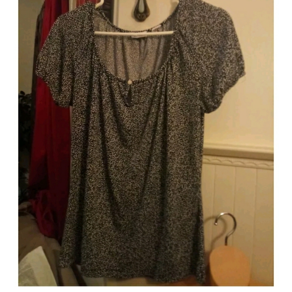 Women's Blouse Poka Dot with short sleeve. *pre-owned* Size Large